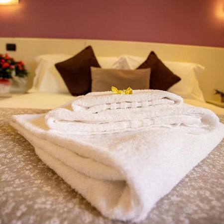 Il Piccolo Piacenza Otel Dış mekan fotoğraf